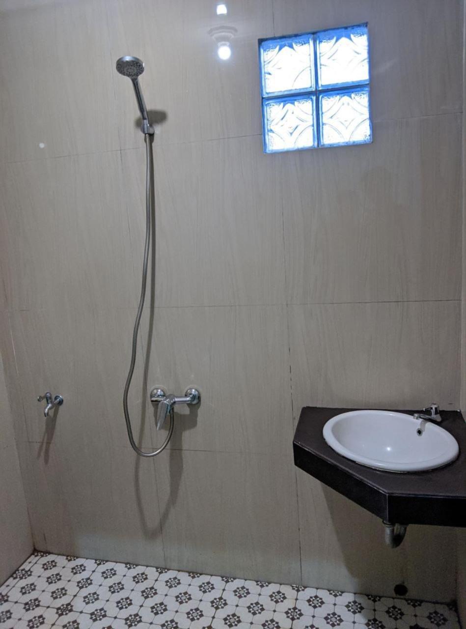Teratai Residence Mitra Reddoorz Medan Exterior photo