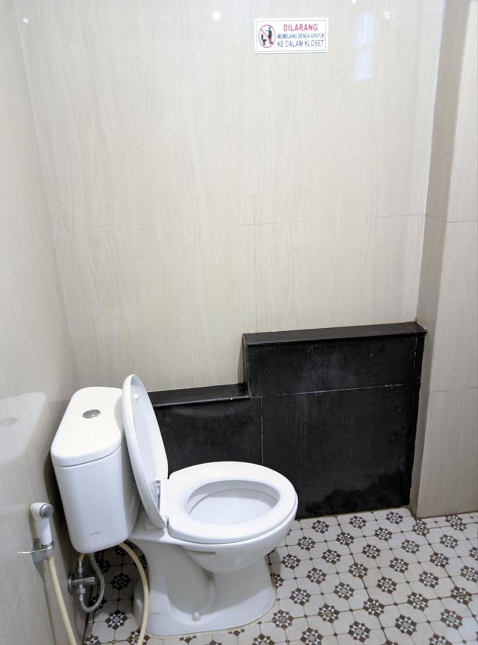 Teratai Residence Mitra Reddoorz Medan Exterior photo