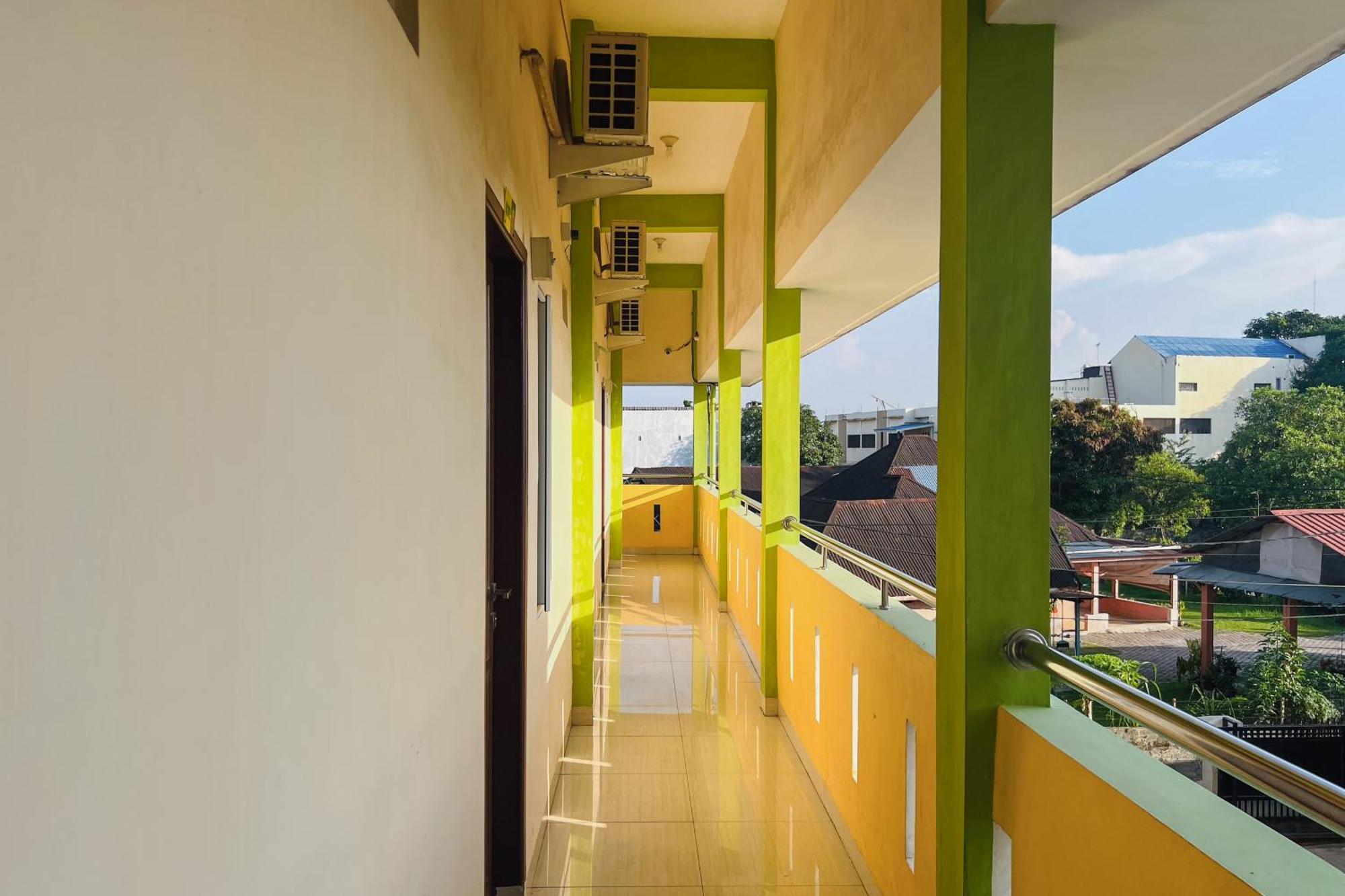 Teratai Residence Mitra Reddoorz Medan Exterior photo