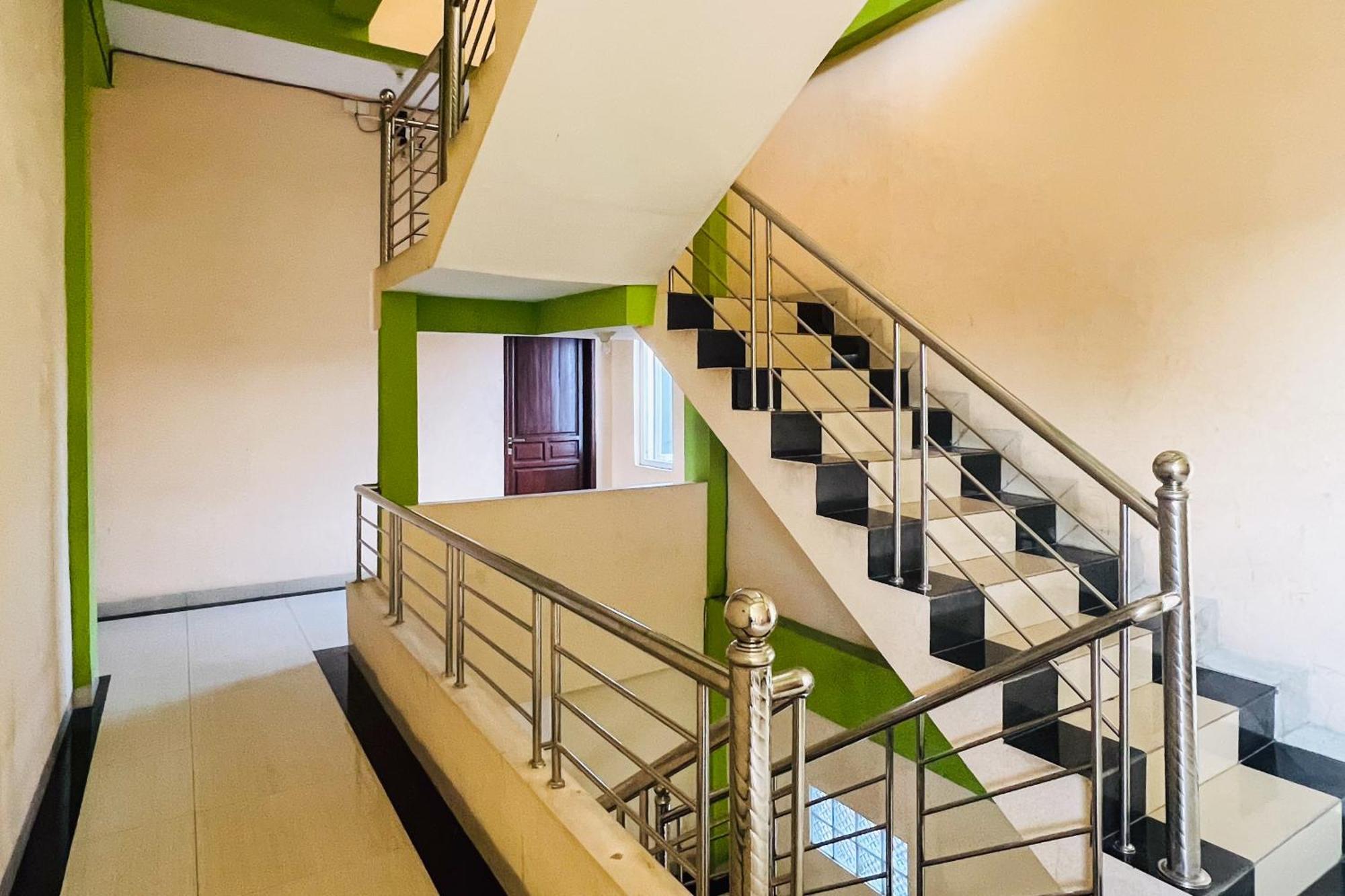 Teratai Residence Mitra Reddoorz Medan Exterior photo